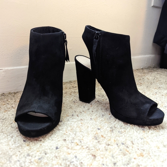 Black soft peep-toe heels, size 8 - Picture 1 of 6